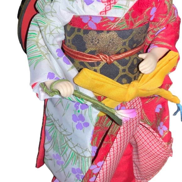 Avon International Doll Figurine  1990 "Masako from Japan" with Stand - Picture 12 of 12